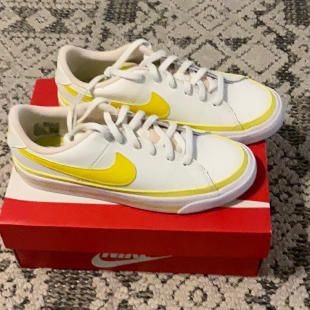 NIB NIKE COURT LAGACY (GS)